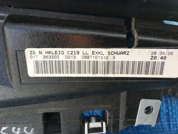 Mercedes CLS W219 Konsoli OEM / Valkoinen Lankannahka image 8