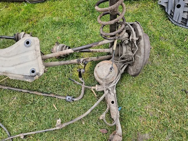 TOYOTA RAV4 00-05 Trave Posteriore di Sospensione image 5