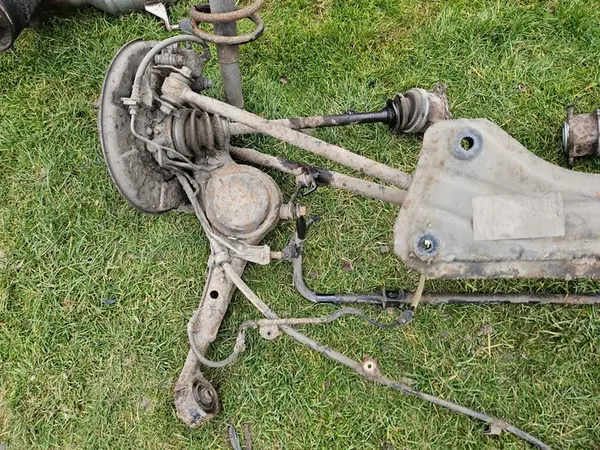 TOYOTA RAV4 00-05 Trave Posteriore di Sospensione image 6