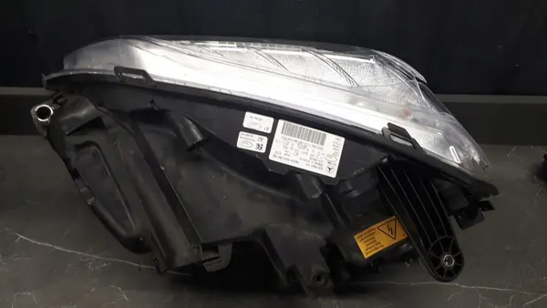 Rechter Koplamp Mercedes GLK W204 XENON A2048208959 image 9