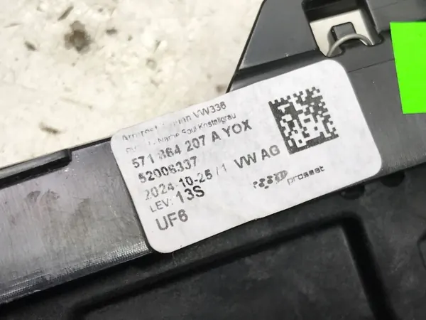 OEM 571864207A Middenconsole armsteun VW Tiguan III image 8