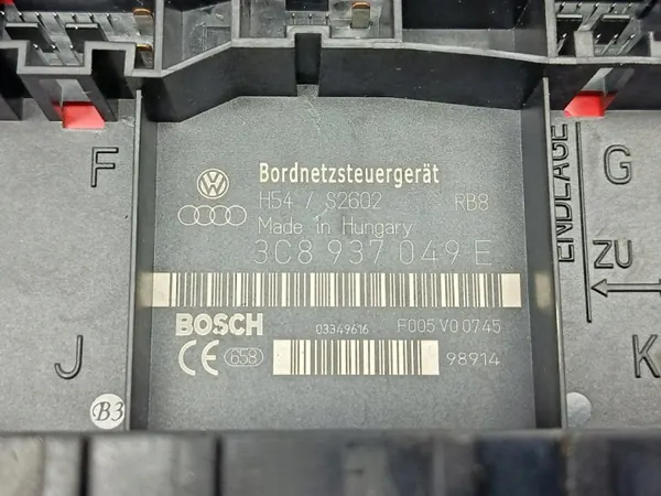 VW Touran I säkringslåda OEM 3C8937049E - Begagnad image 4