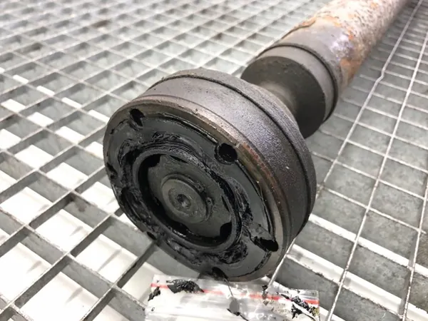 Arbre de Transmission Arrière Audi A4 B6 Berline 00-05 2.5 180CV 8E0521101D image 2