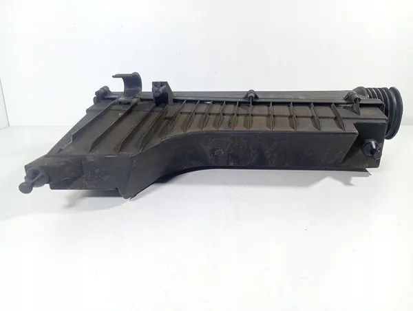 Mercedes W203 00-07 Ilmansuodatin kotelo A1110940204 image 4