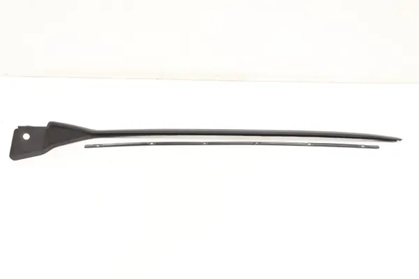 Junta parabrisas derecho Maserati Grecale OEM 670167247 image 2