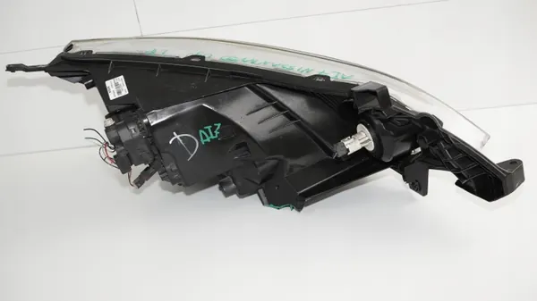 Farol dianteiro esquerdo Nissan NV200 usado OEM 360189040 image 4