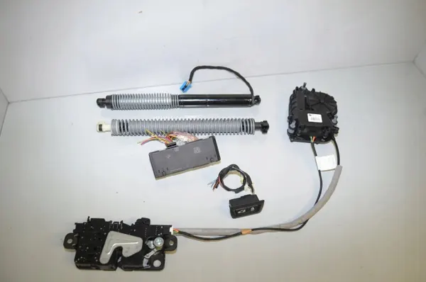BMW 7er G11/G12 Kofferraumöffner-Set OEM 61357477720 image 2