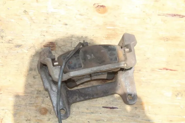 Remklauwbeugel links achter OEM 8W0418M image 4