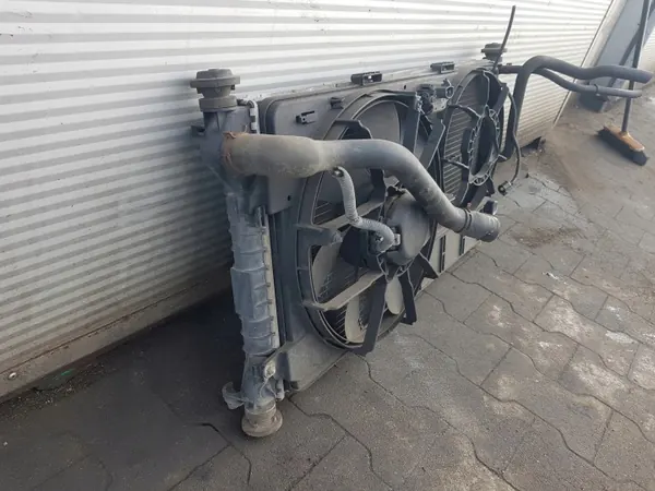 Radiador de água OEM 2T14-8C607-BC com ventoinha image 4