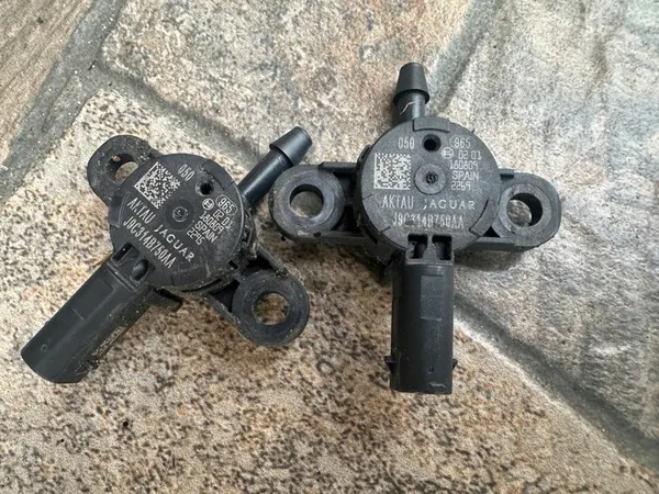 Sensor de proteção de pedestres Jaguar E-Pace X540 image 1