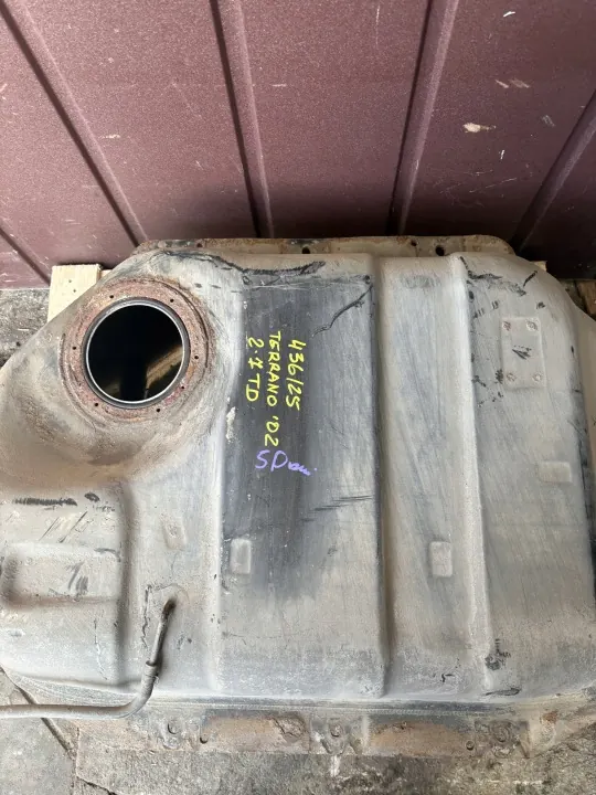 Brandstoftank OEM BAK ZBIORNIK PALIWA voor Nissan Terrano II image 3