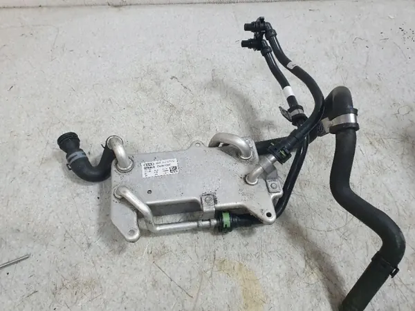 Audi 4M0317021G Oliekoeler & Slangen OEM Gebruikt image 2