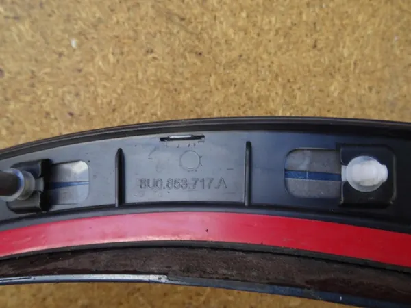 Q3 8U LIFT 15-18 S-LINE Etuvasen Lokasuoja 8U0853717A image 5