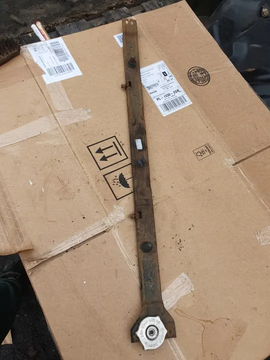 Support supérieur radiateur OEM Chrysler Voyager IV 3.3L image 2