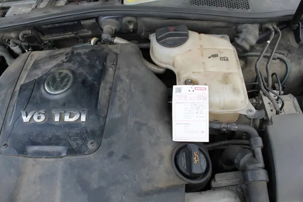 VW Passat B5 Lift 2.5 V6 TDI Moottori Täydellinen image 2