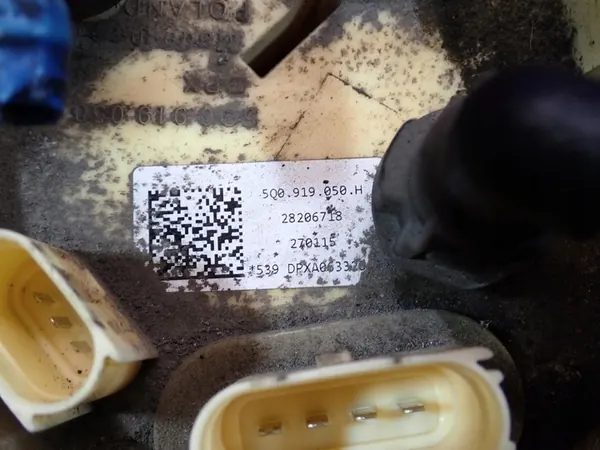 VW GOLF VII 12-17 1.6 TDI Brandstofpomp 5Q0919050H image 5