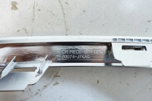 Kia OEM 86574-J7KA0 Chromstrip Voorbumper Links image 5