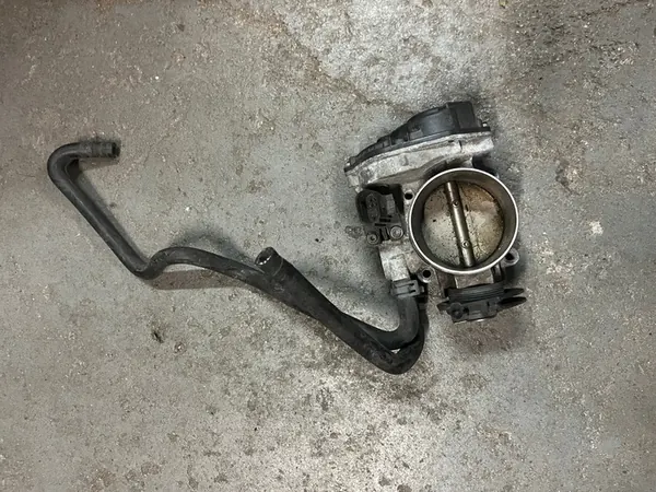 Corpo de borboleta AUDI VW GOLF IV BORA TOLEDO 2.3 image 2