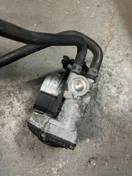 Corpo de borboleta AUDI VW GOLF IV BORA TOLEDO 2.3 image 3