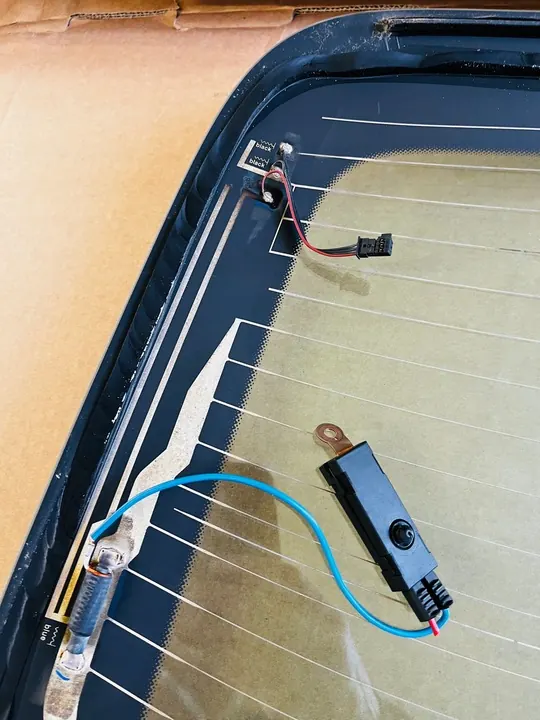 Mercedes C-Klass W205 Sedan Bakruta A2056704500 image 5