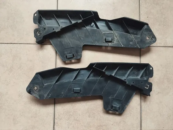 VOLVO V70 XC70 S80 Höger Strålkastarfäste 30796388 image 2