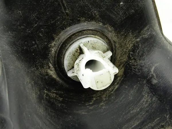 Réservoir AdBlue Audi A7 C7 OEM 4G0131877H - Occasion image 7