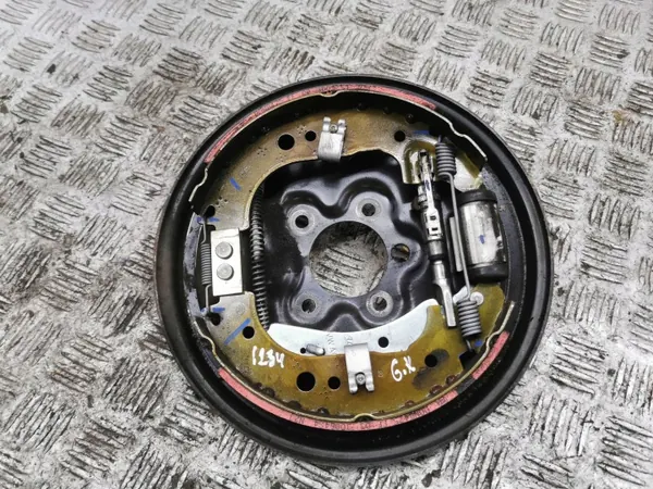 Audi OE AMD184767 Vasen takajarrulevyn suojus image 2