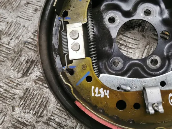 Audi OE AMD184767 Vasen takajarrulevyn suojus image 5