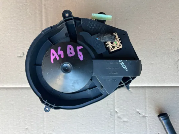 Audi OE fläktmotor OEM 8D1820021 för A4 B5 2.4 image 2