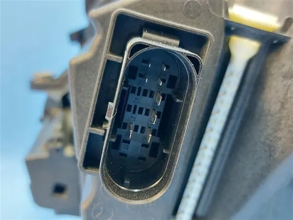 Rechter Voorlicht Mercedes E-Class W213 A2139067606 image 7