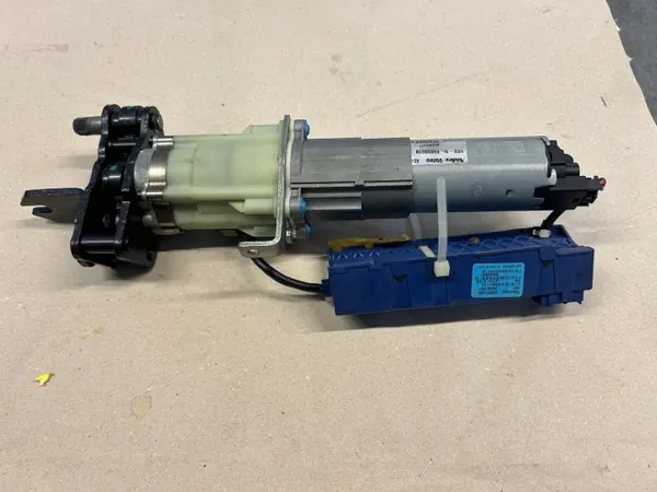 Actuateur de hayon VW PASSAT B6 KOMBI gauche/droit OEM image 2