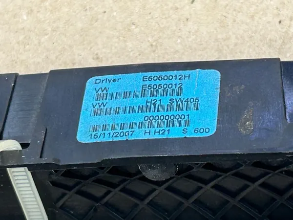 Actuateur de hayon VW PASSAT B6 KOMBI gauche/droit OEM image 7