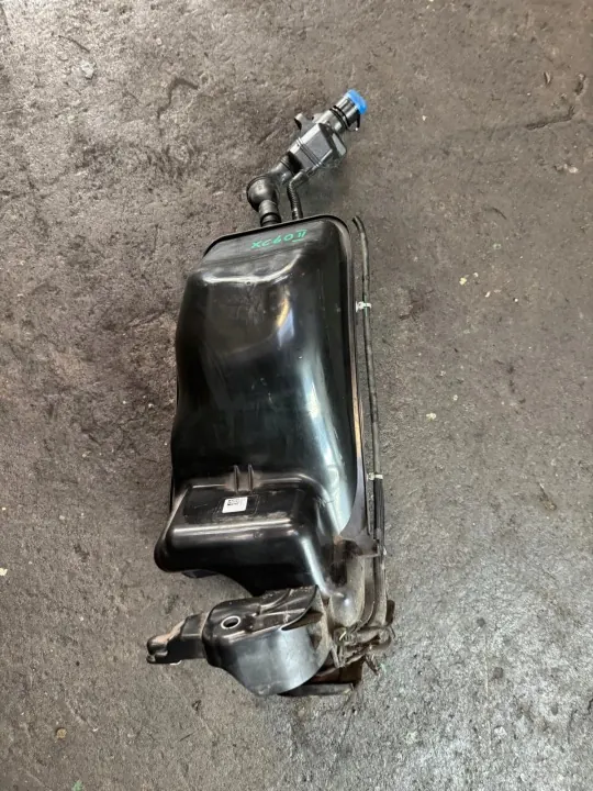 Käytetty Volvo AdBlue-säiliö OEM 31405814 XC60 II:lle image 2