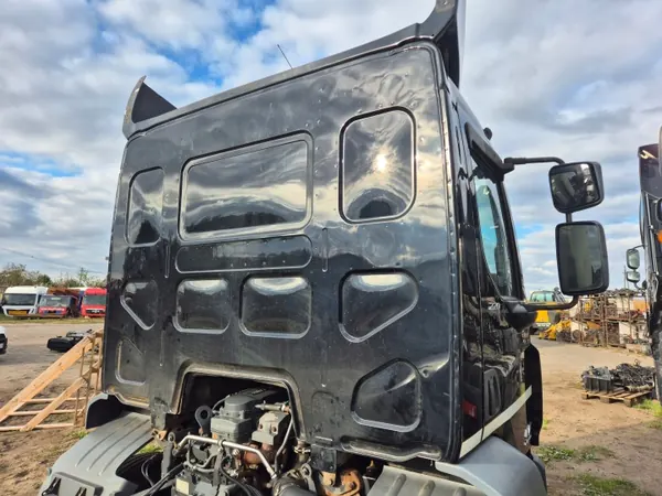 DAF LF Euro 6 päiväohjaamon runko OEM - Käytetty image 4