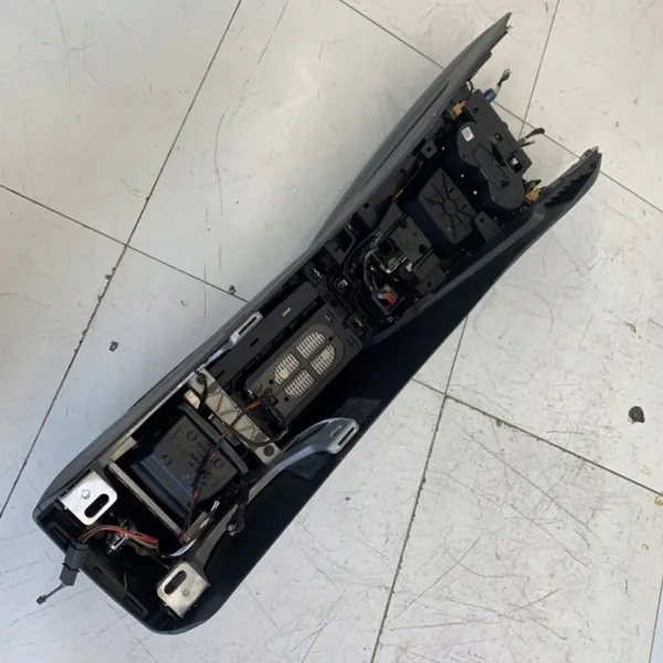 OEM 45205987456325854262545641 Keskikonsolin käsinoja image 10
