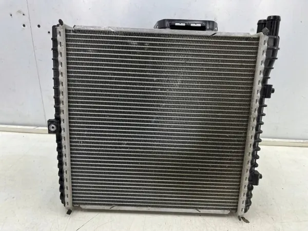 Radiateur d'eau OEM 9j1121251a pour Porsche Taycan image 8