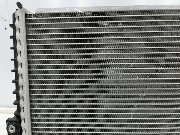 Radiateur d'eau OEM 9j1121251a pour Porsche Taycan image 9