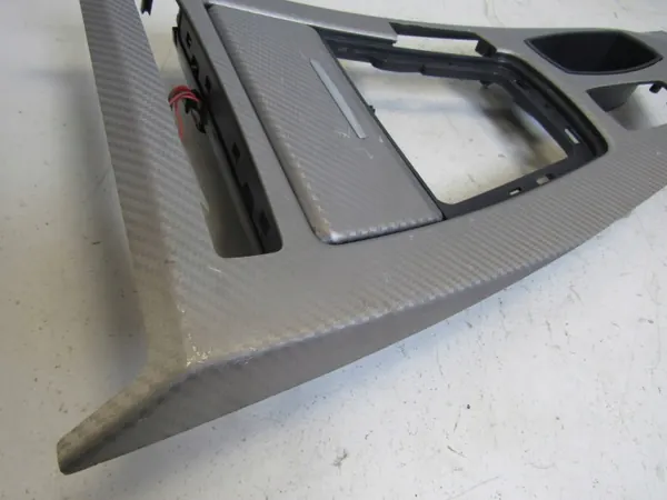 BMW Z4 E89 Moldura Túnel OEM 9129243 - Usado image 5