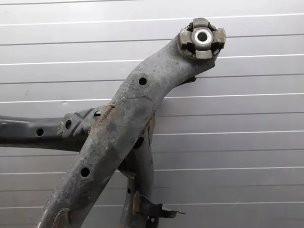 Porsche OE 7L0599304C Bakaxelbalk Begagnad image 9