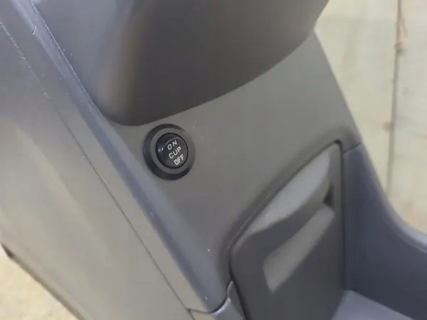Accoudoir console centrale Toyota Prius Plus OEM 58813-47010 image 5