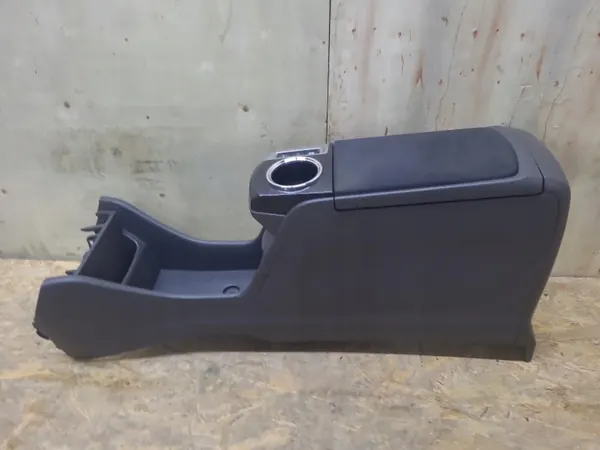 Accoudoir console centrale Toyota Prius Plus OEM 58813-47010 image 7