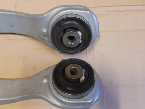 MERCEDES CLS W218 Kontrollarm Vänster + Höger A2183301111 A2183301211 image 3