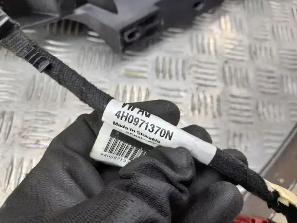Keskikäytävän käsinoja Audi A8 S8 D4 4H 2012 OEM 4H0885076L image 10