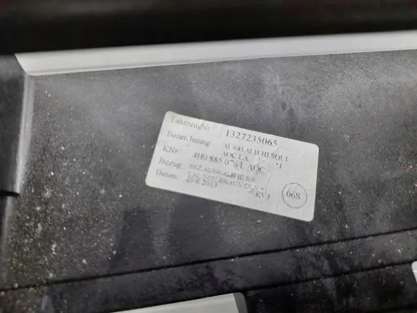 Keskikäytävän käsinoja Audi A8 S8 D4 4H 2012 OEM 4H0885076L image 7