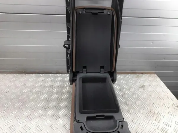 Keskikäytävän käsinoja Audi A8 S8 D4 4H 2012 OEM 4H0885076L image 9