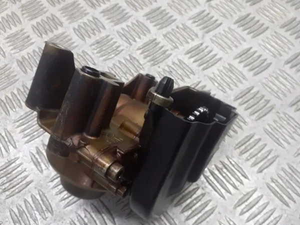 Couvercle de pompe à huile OEM 03D103669B Skoda Fabia image 3