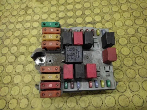 Caixa de fusíveis Citroen Jumper OEM 1349946080 - Usado image 2