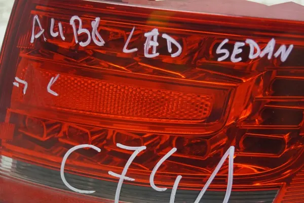 Begagnad Audi A4 B8 höger bakljus LED image 6