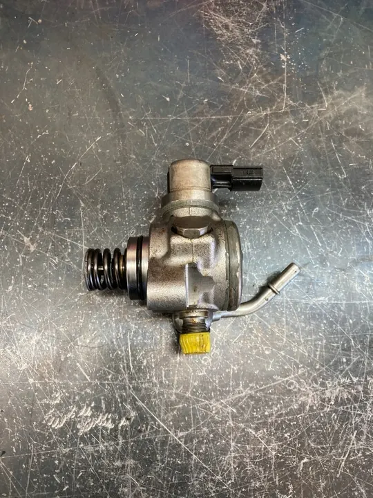 Bomba de combustible Mazda Skyactive 2.0 1.8 PE01203F0F image 3