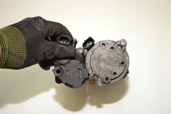 Pneumatic Suspension Compressor AMK / Arnott Mercedes Viano W639 image 4